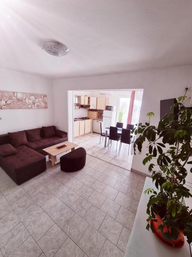 Apartments Nada クルク エクステリア 写真