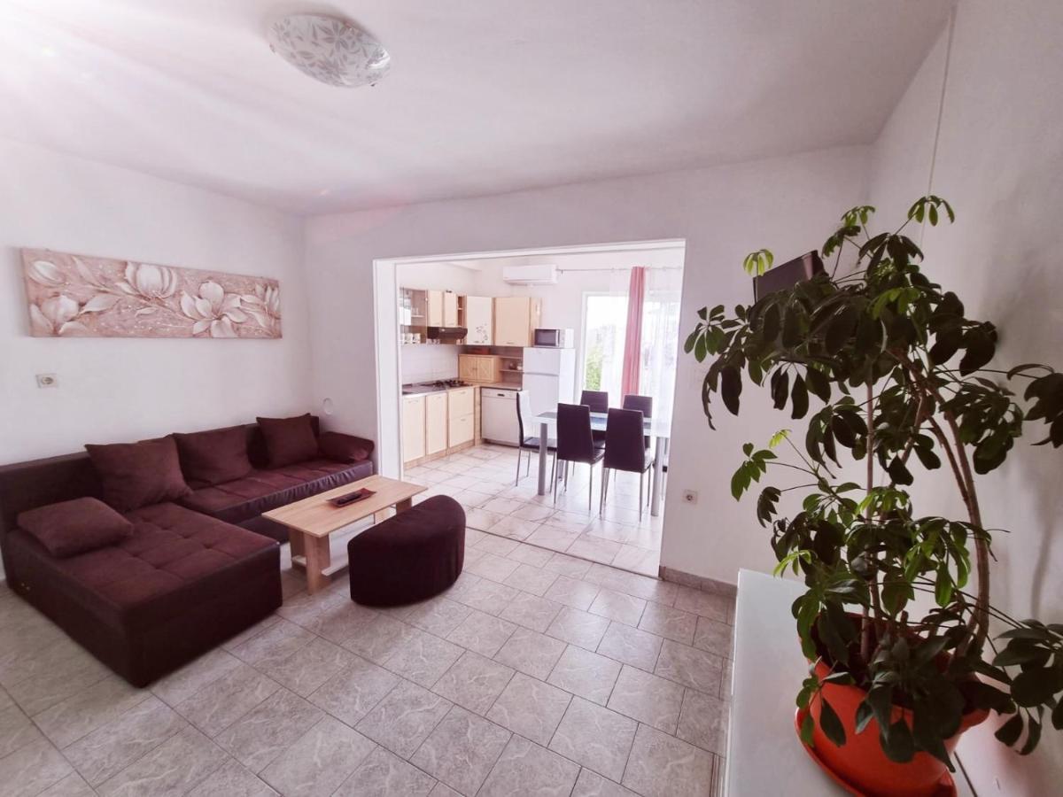 Apartments Nada クルク エクステリア 写真